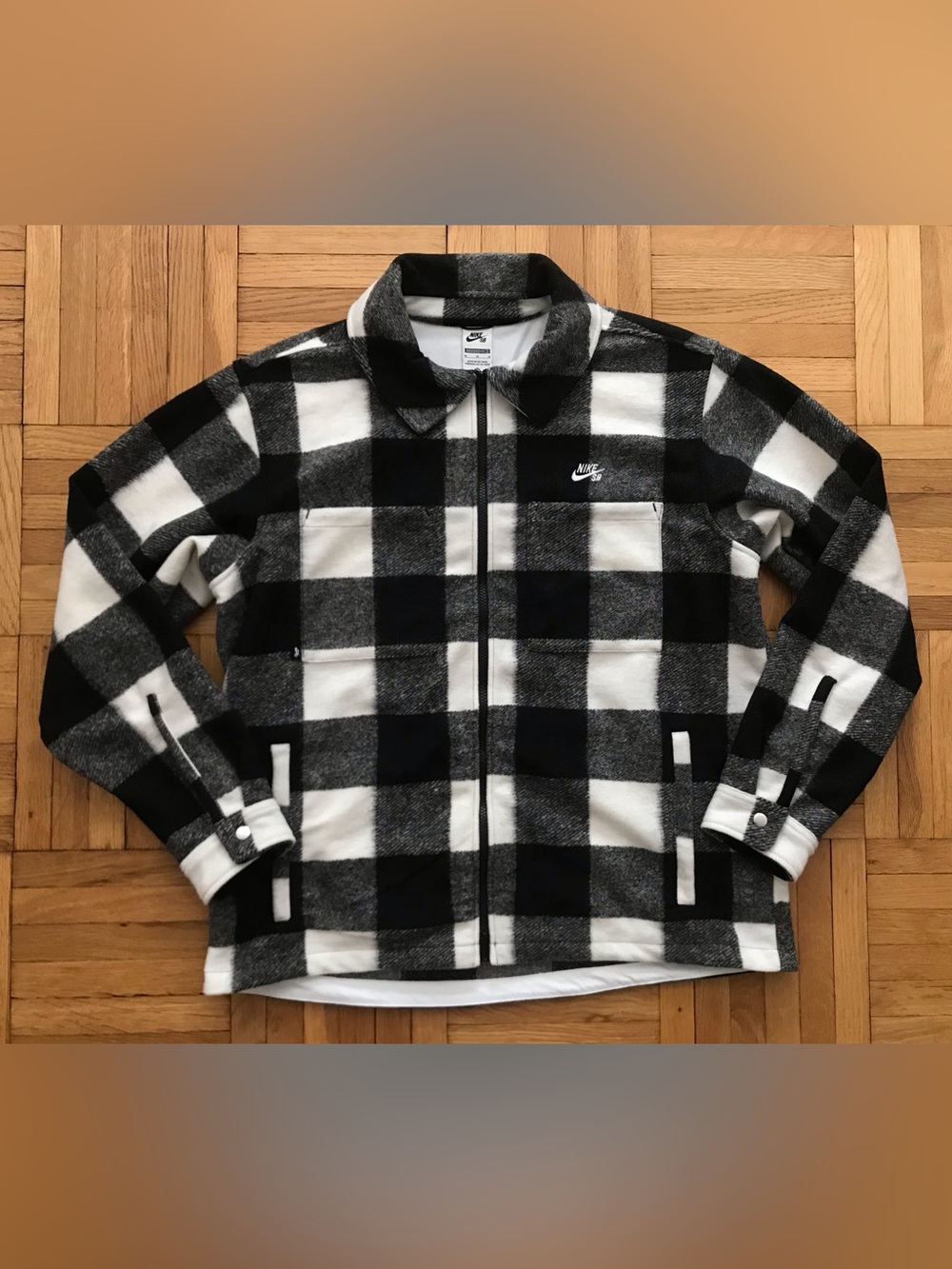 Size Medium Mens Nike SB Essential Skate Shirt Jacket Black White HV1421-100
